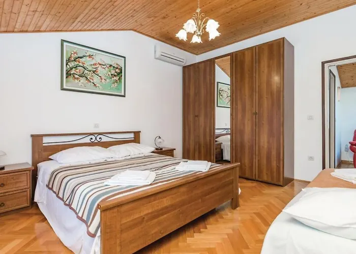 Διαμέρισμα Emil *